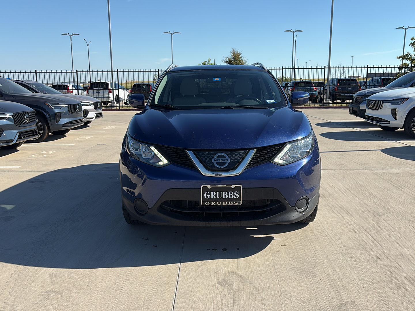 2018 Nissan Rogue Sport SV photo 2