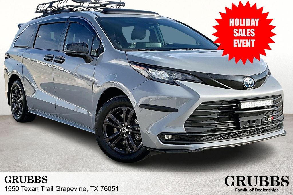 2024 Toyota Sienna Woodland Edition's photo