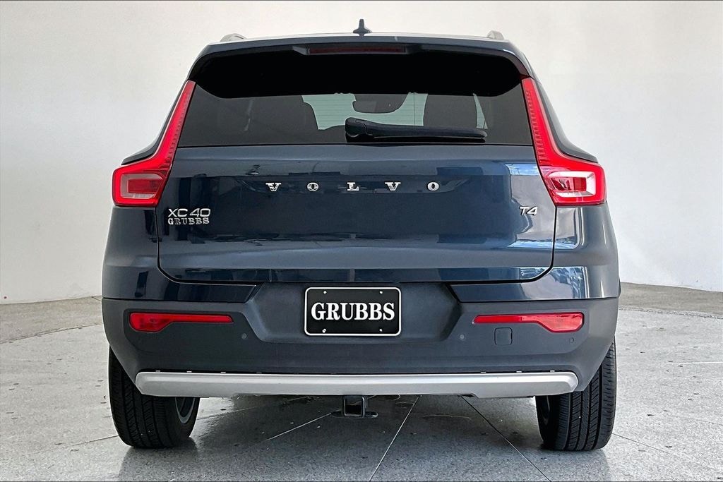 Used 2021 Volvo XC40 Momentum SUV
