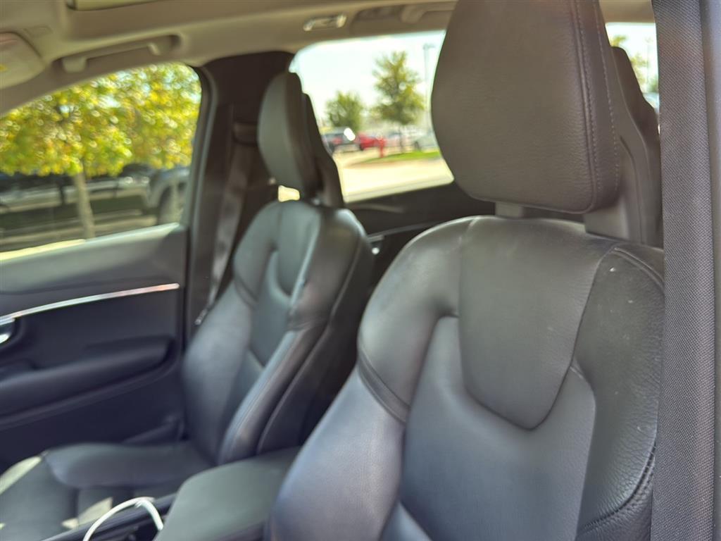 2020 Volvo XC90 Momentum photo 2
