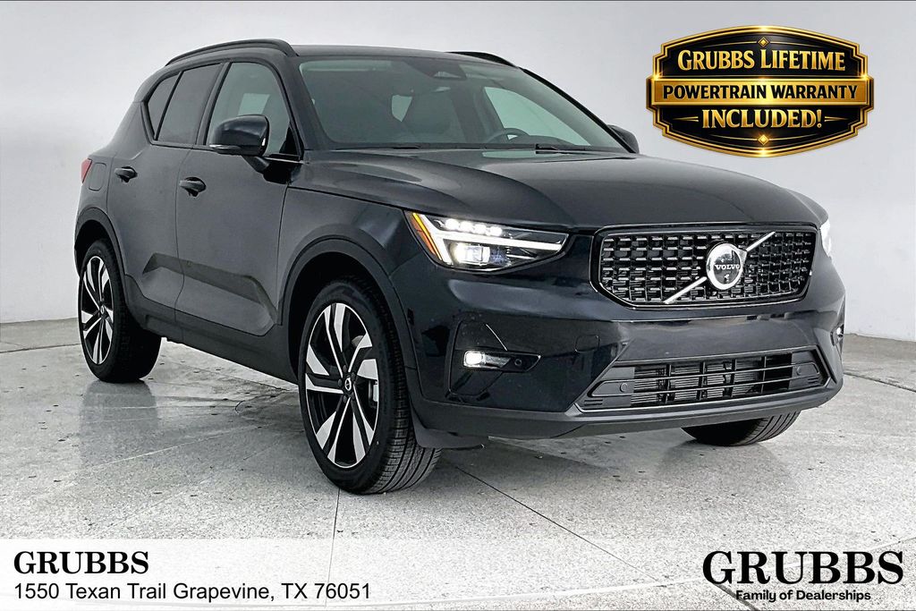2026 Volvo XC40 B5 Plus Dark AWD's photo