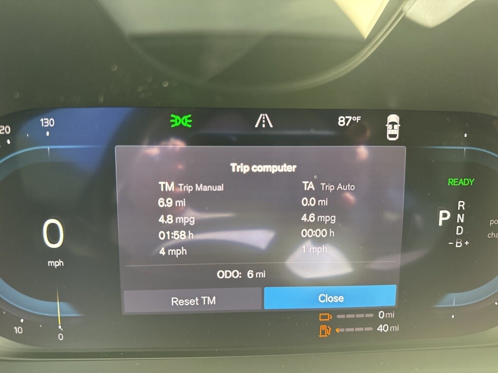 2025 Volvo XC60 Hybrid T8 Plus photo 2