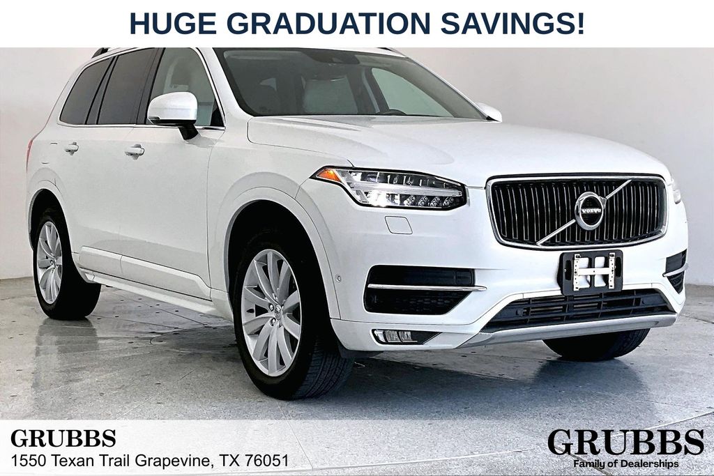 2016 Volvo XC90 T6 AWD Momentum's photo