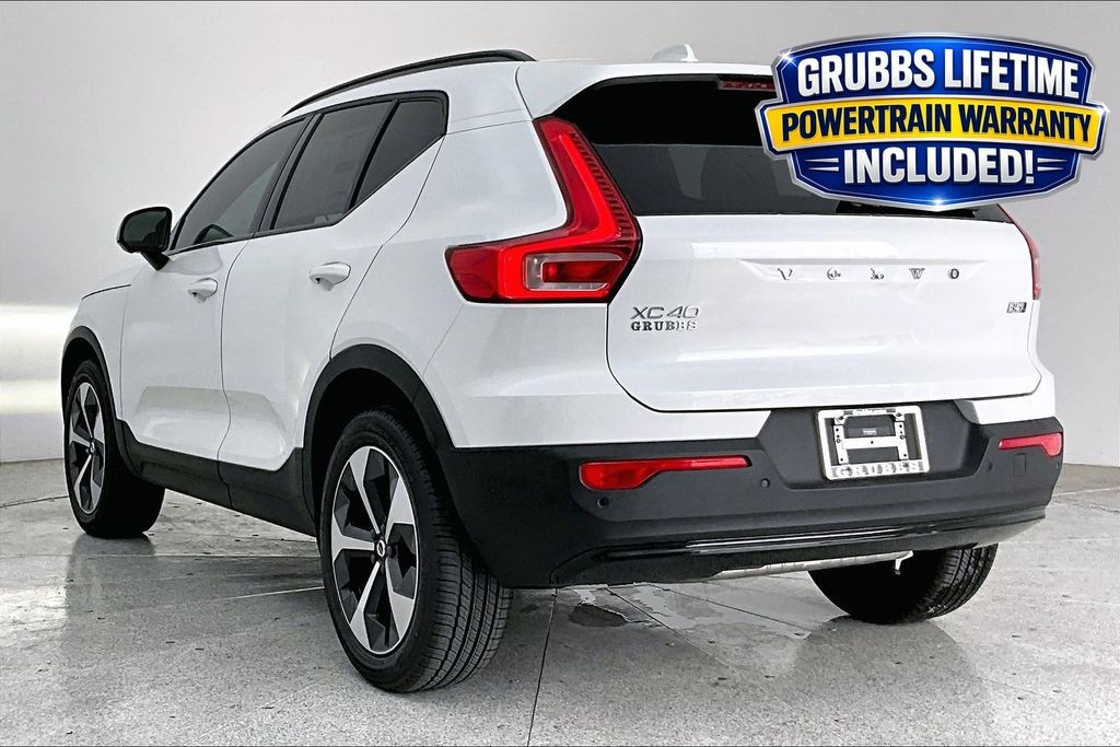 New 2026 Volvo XC40 B5 Plus SUV