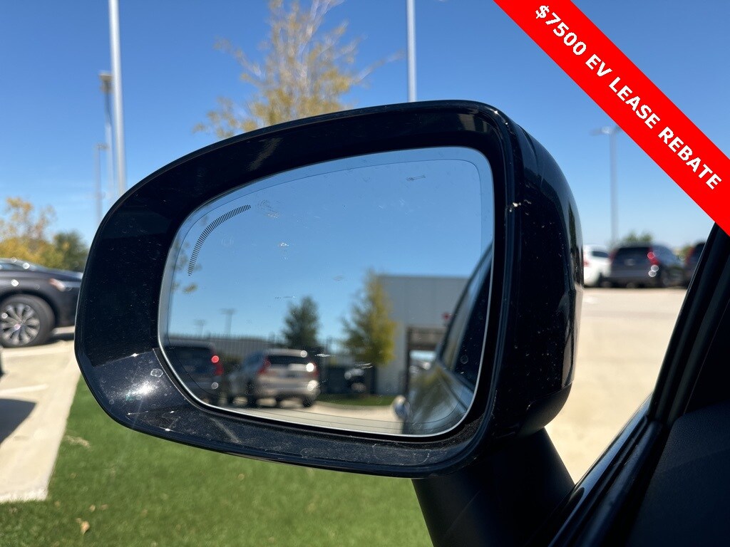 2025 Volvo XC60 T8 Core photo 2