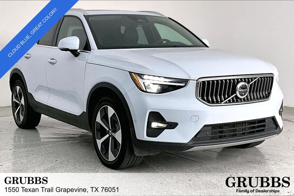 2025 Volvo XC40 B5 Plus Bright AWD's photo