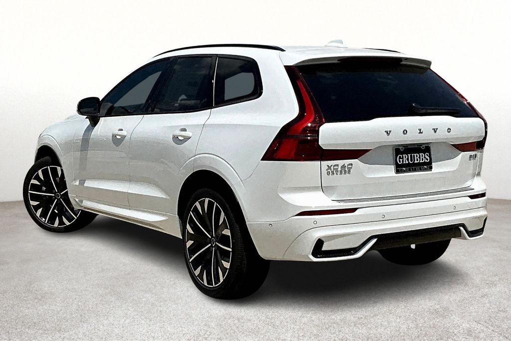 2026 Volvo XC60 B5 photo 3