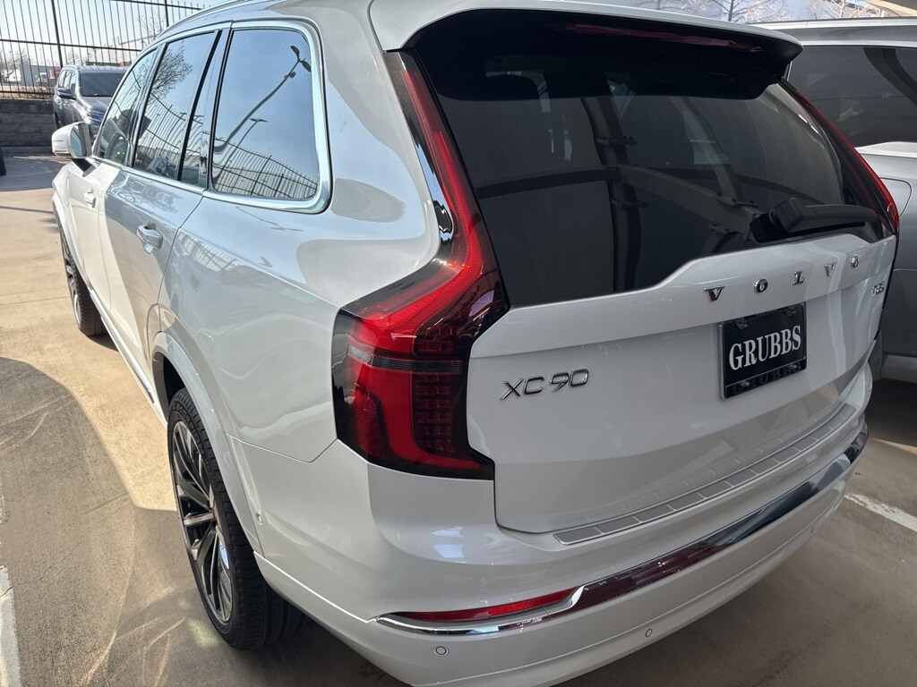 2025 Volvo XC90 T8 Plus photo 3