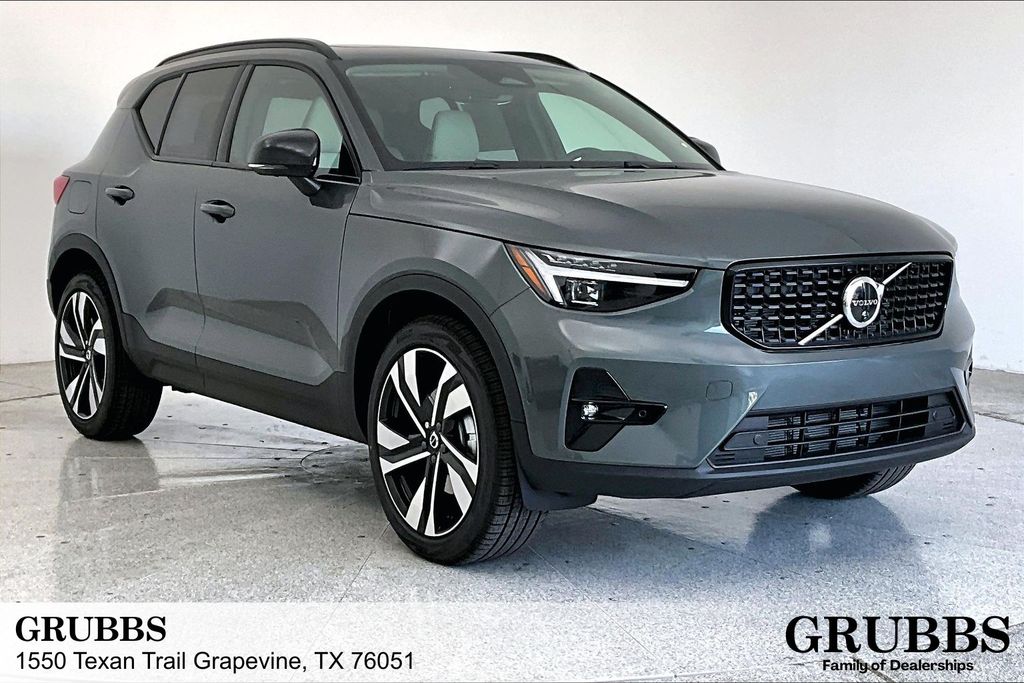 New 2026 Volvo XC40 B5 Ultra