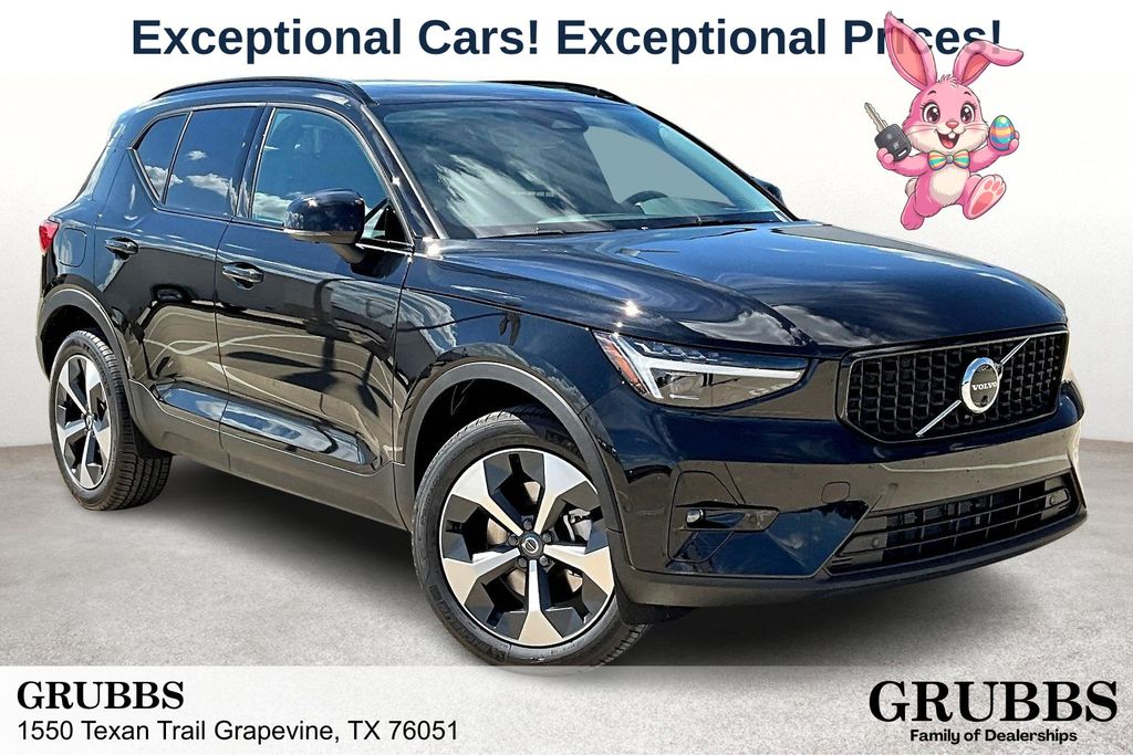 2026 Volvo XC40 B5 Plus Dark AWD's photo