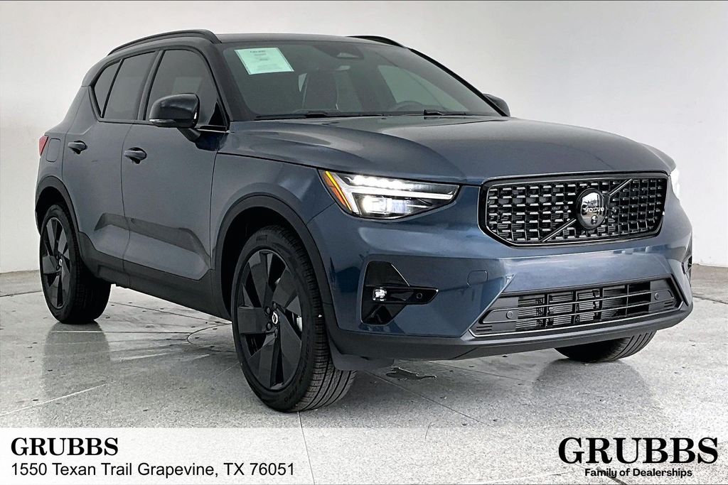New 2026 Volvo XC40 B5 Ultra Black Edition