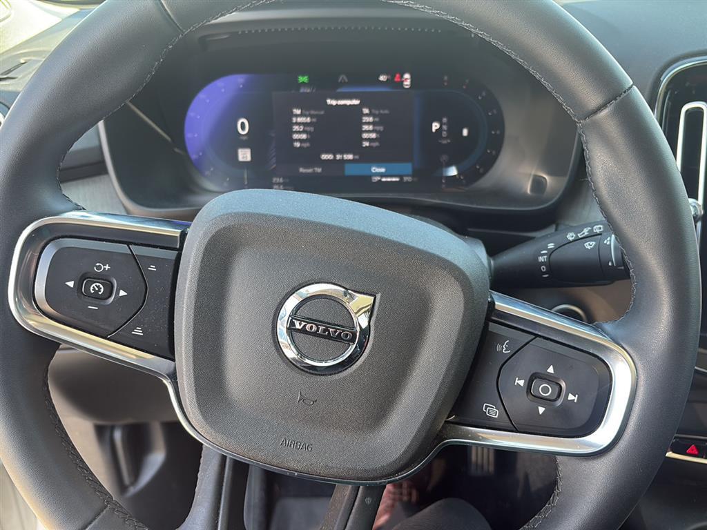 2023 Volvo XC40 Plus photo 3