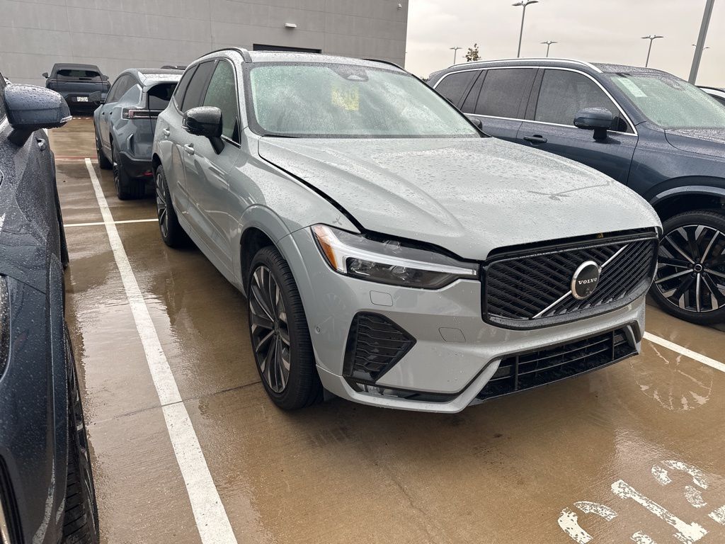 2026 Volvo XC60 B5 photo 2