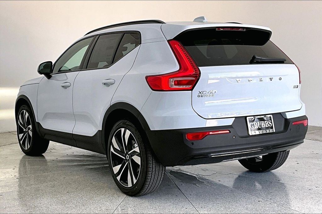 New 2026 Volvo XC40 B5 Ultra SUV