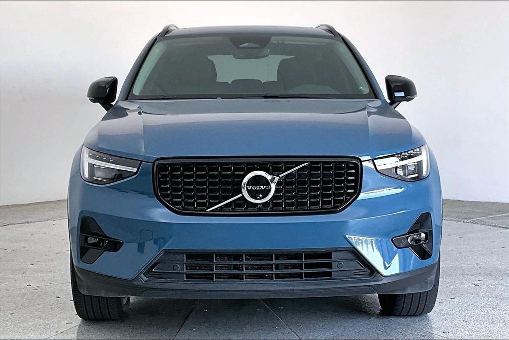 Certified 2024 Volvo XC40 B5 Plus Dark Theme SUV