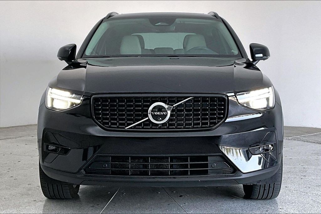 Certified 2024 Volvo XC40 B5 Plus Dark Theme SUV