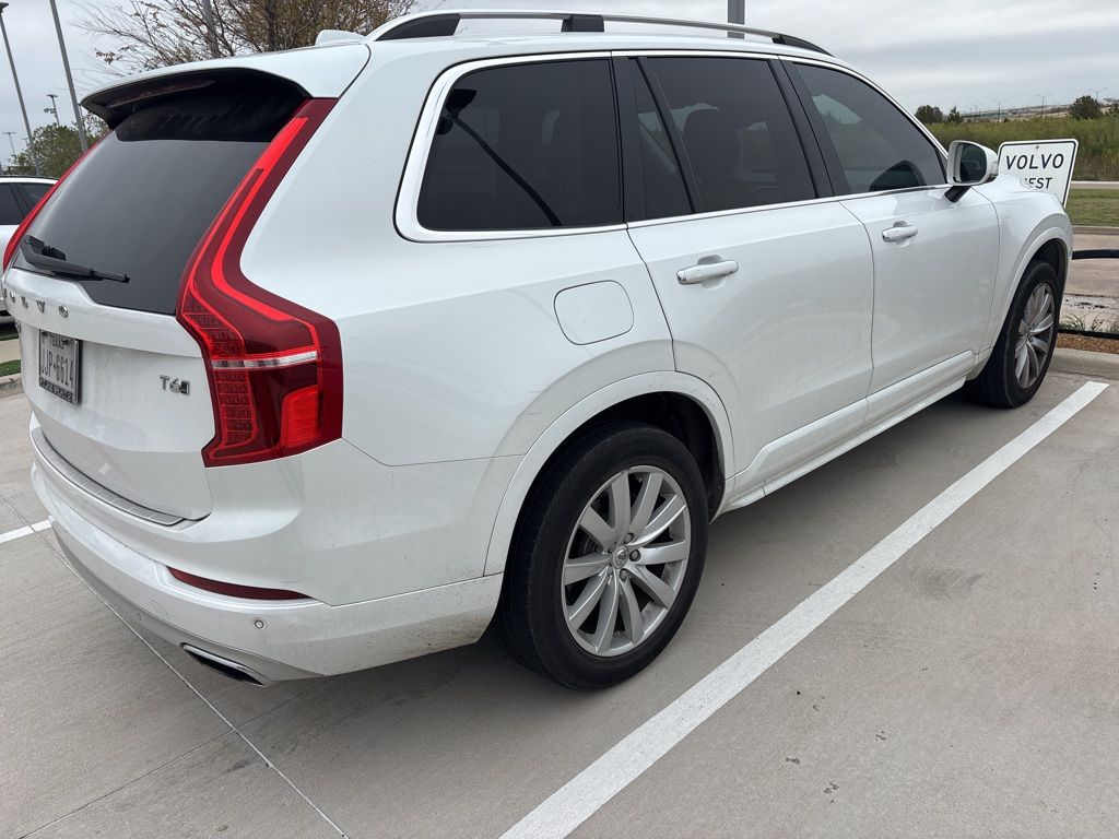 2017 Volvo XC90 T6 Momentum photo 4