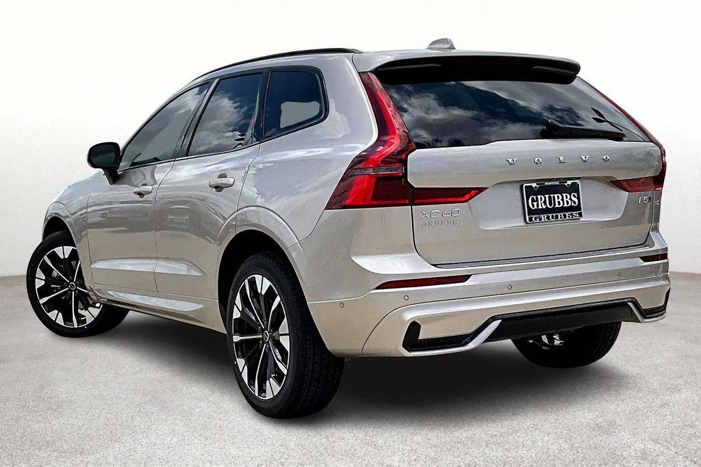 2026 Volvo XC60 B5 Plus photo 3