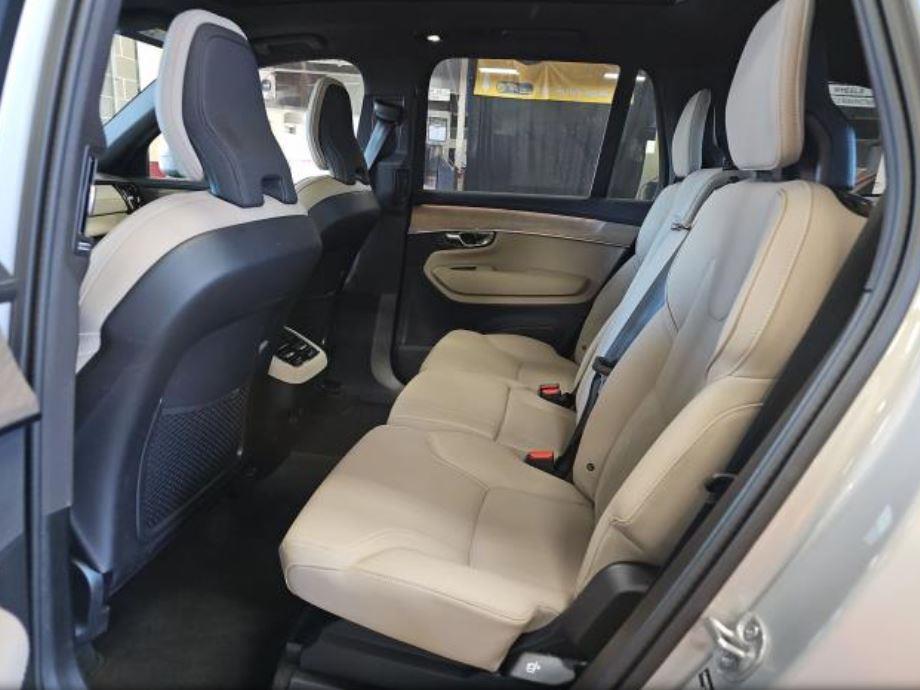 2025 Volvo XC90 Plus photo 3