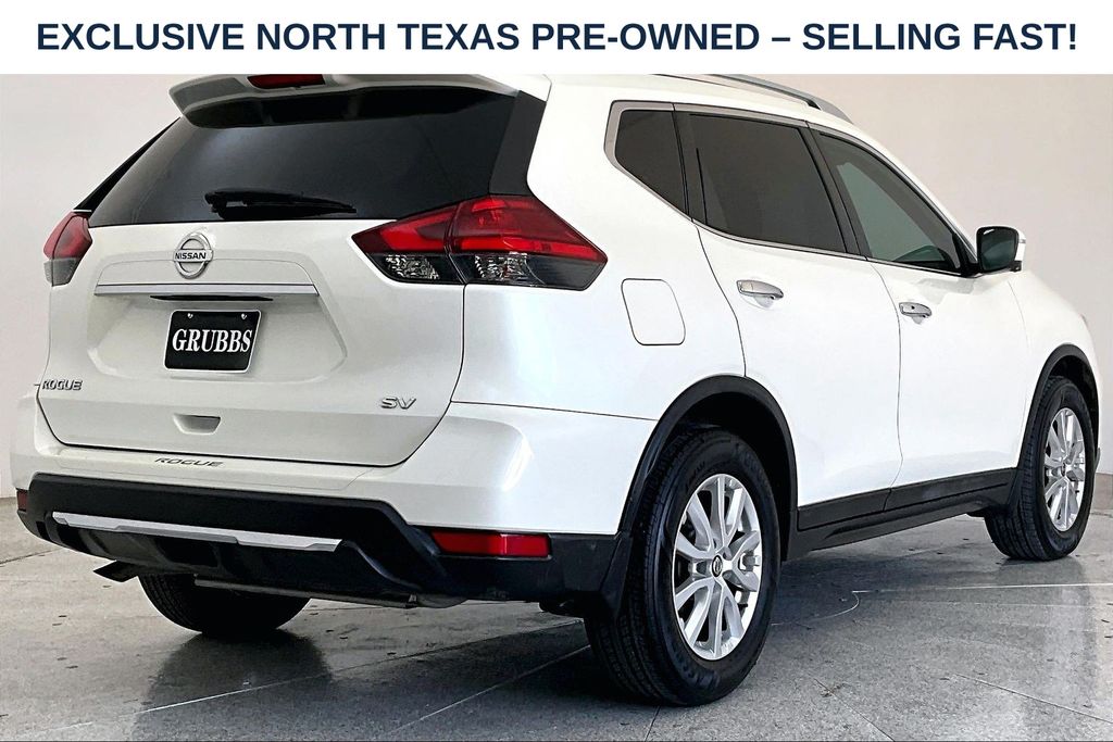 Used 2017 Nissan Rogue SV with VIN 5N1AT2MT1HC881728 for sale in Grapevine, TX