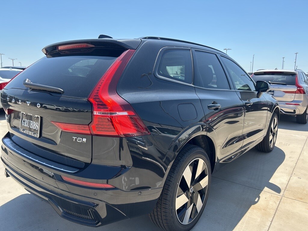 2025 Volvo XC60 T8 Plus photo 2