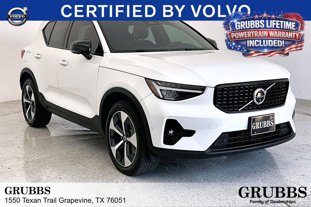2024 Volvo XC40 B5 Plus Dark AWD's photo