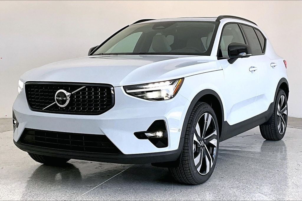 New 2026 Volvo XC40 B5 Ultra SUV