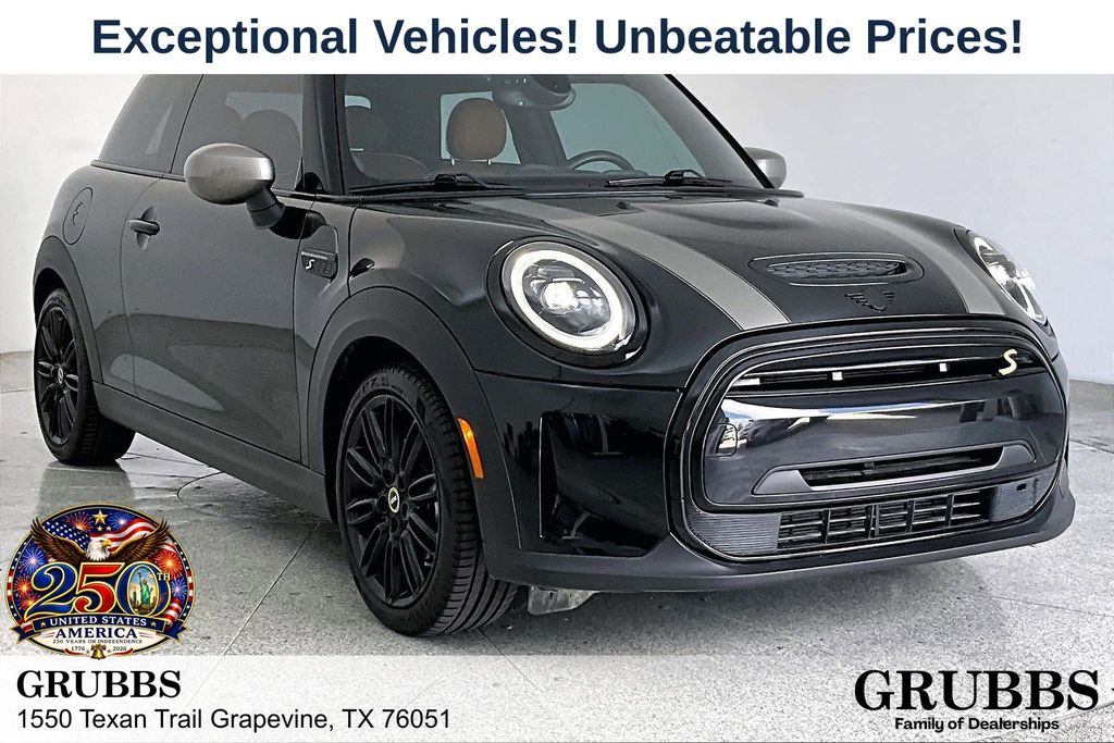 2024 MINI Hardtop Cooper SE's photo