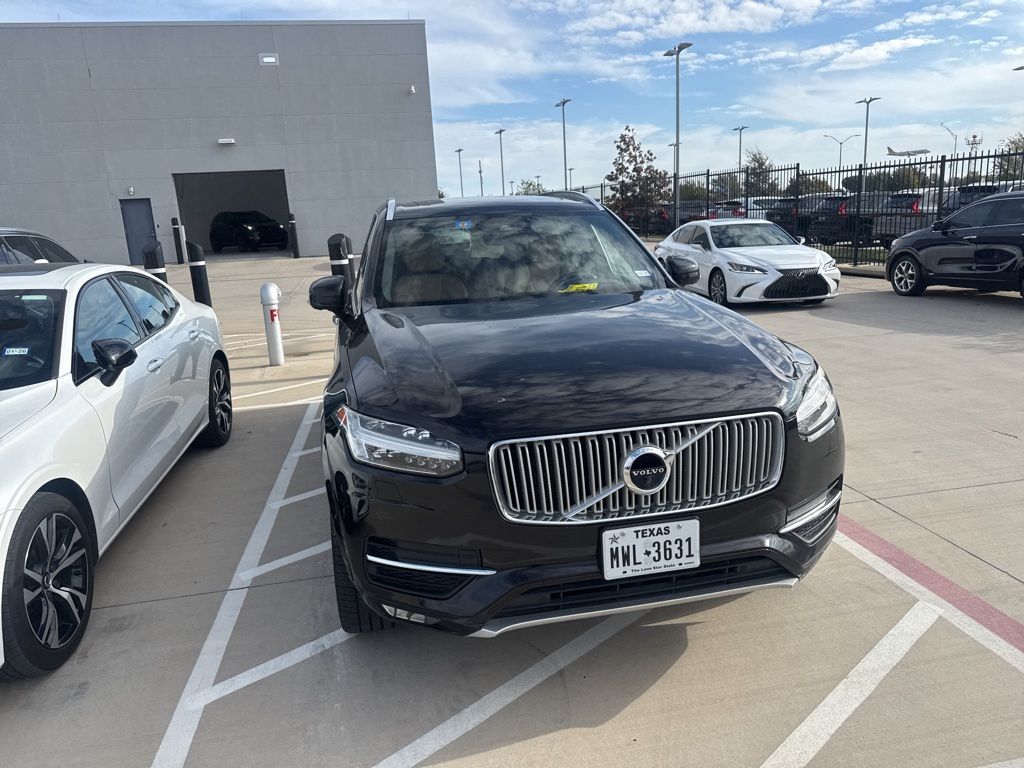 2017 Volvo XC90 T6 Inscription photo 2