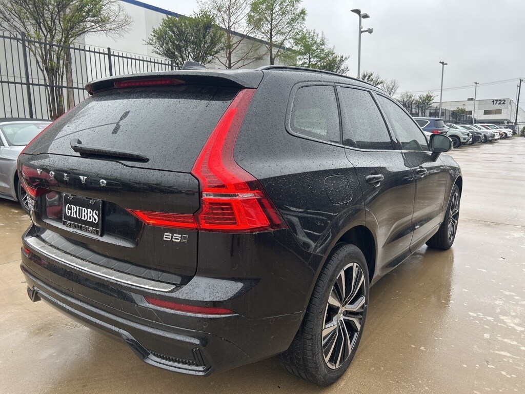 2025 Volvo XC60 B5 Plus photo 4