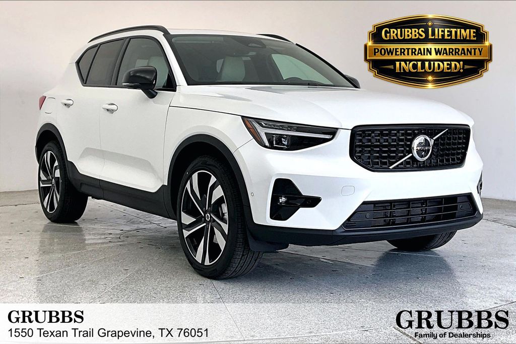 2026 Volvo XC40 B5 Ultra Dark AWD's photo