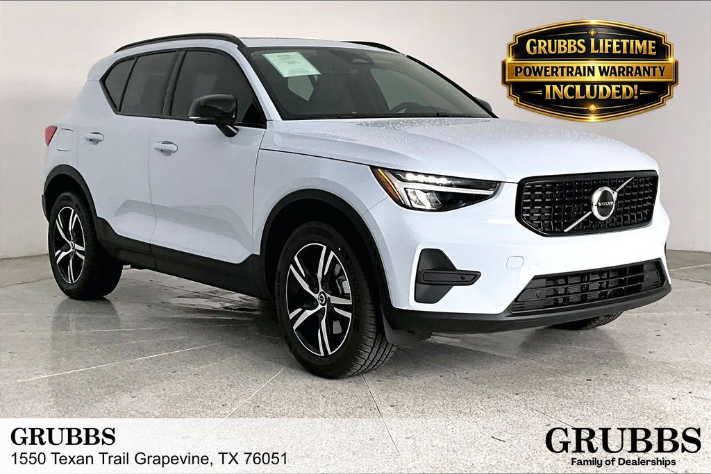 2026 Volvo XC40 B5 Core Dark AWD's photo