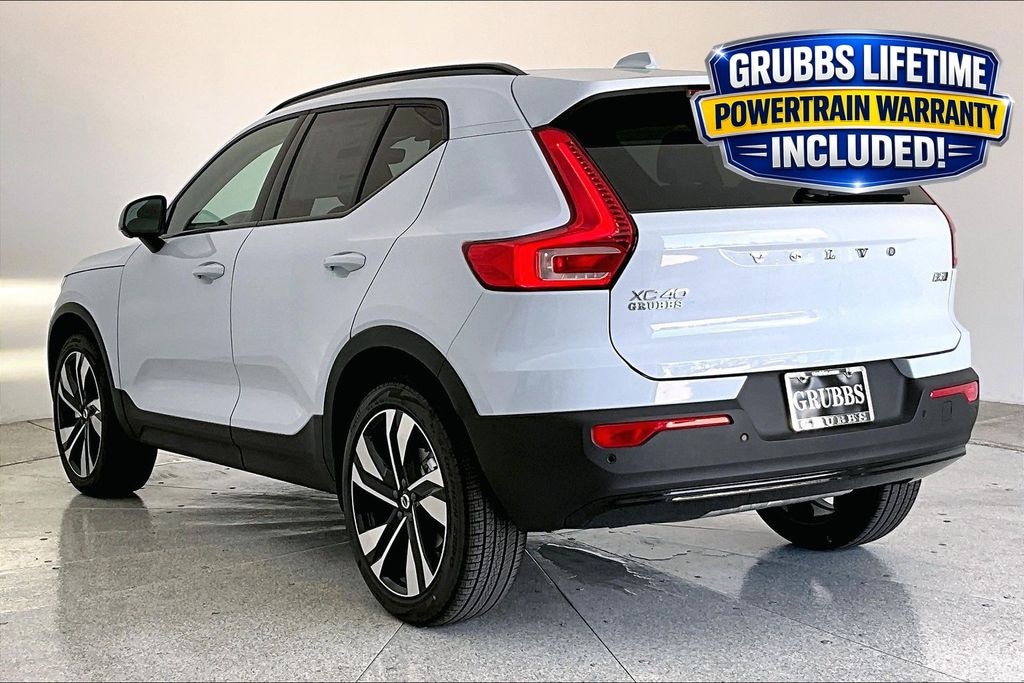 New 2026 Volvo XC40 B5 Ultra SUV