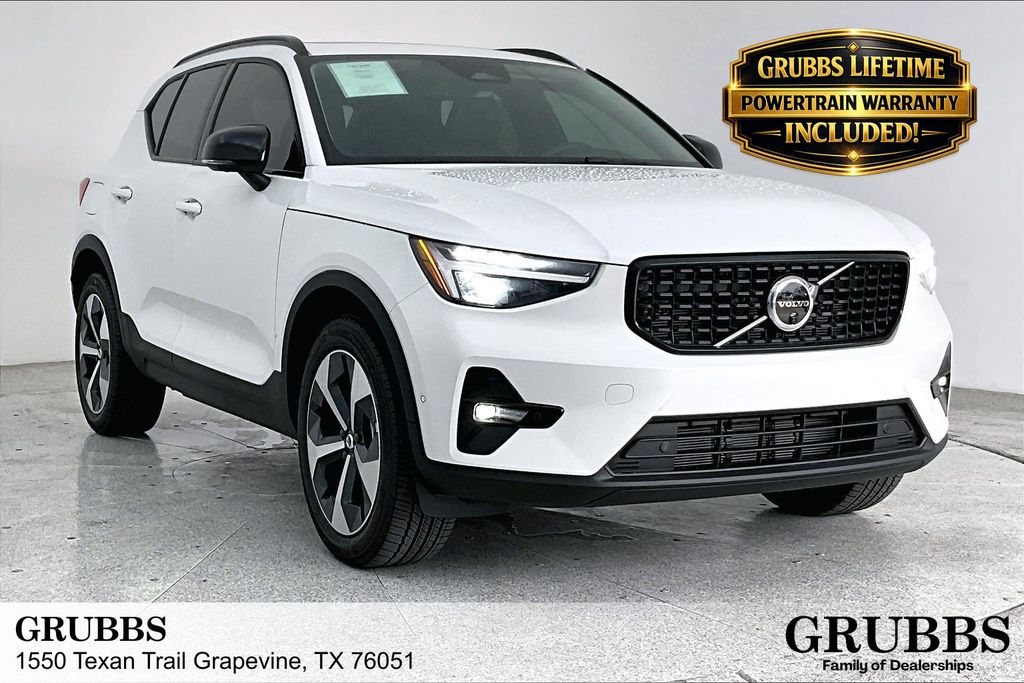2026 Volvo XC40 B5 Plus Dark AWD's photo