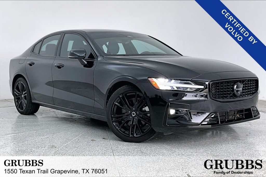 2024 Volvo S60 Plus's photo