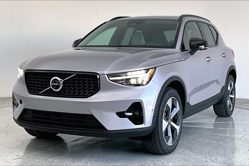 New 2026 Volvo XC40 B4 Plus SUV