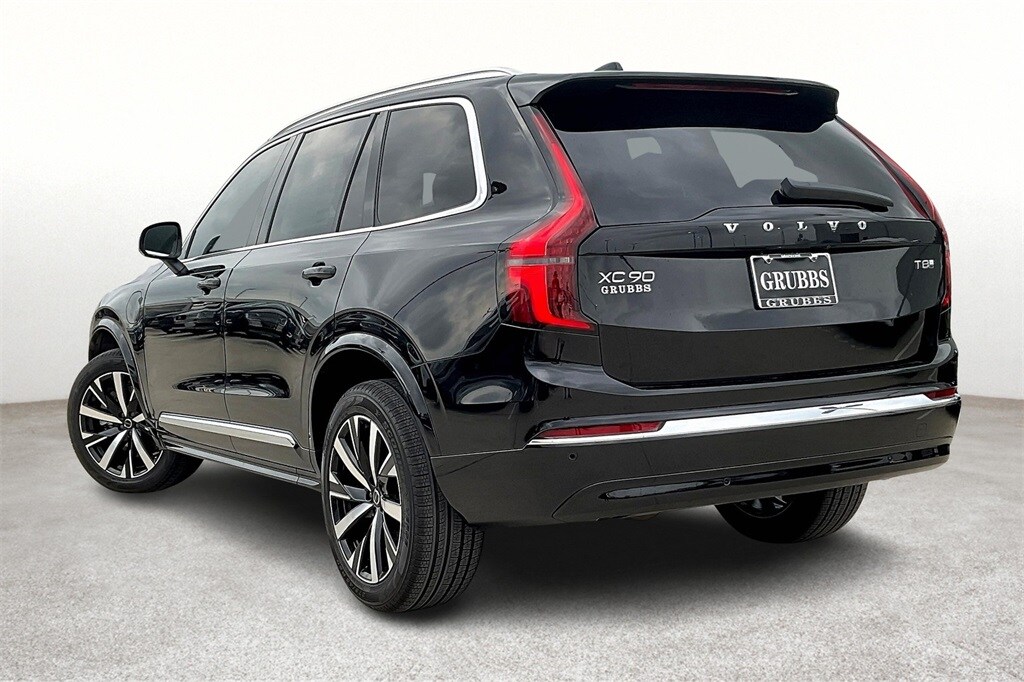 2025 Volvo XC90 T8 Core photo 3
