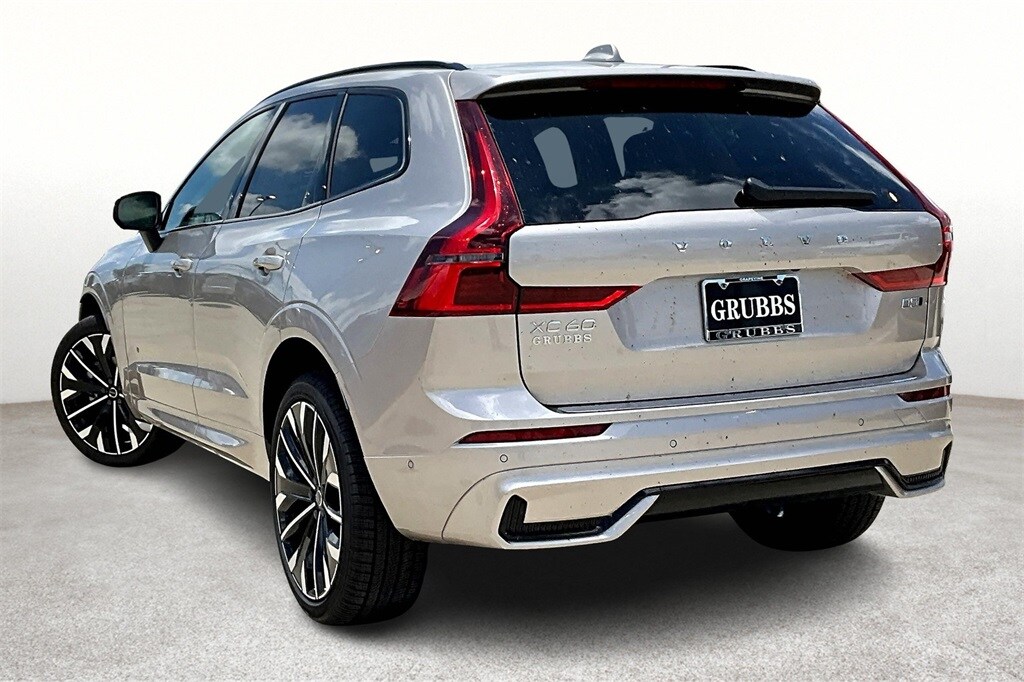 2026 Volvo XC60 B5 photo 3