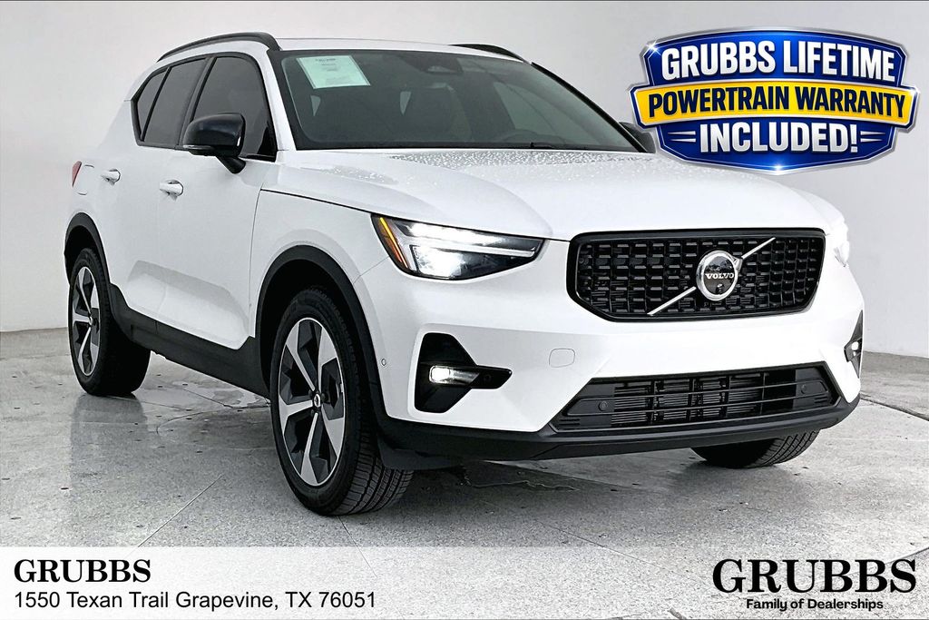 2026 Volvo XC40 B5 Plus Dark AWD's photo