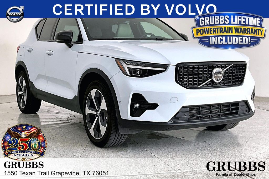 2026 Volvo XC40 B5 Plus Dark AWD's photo