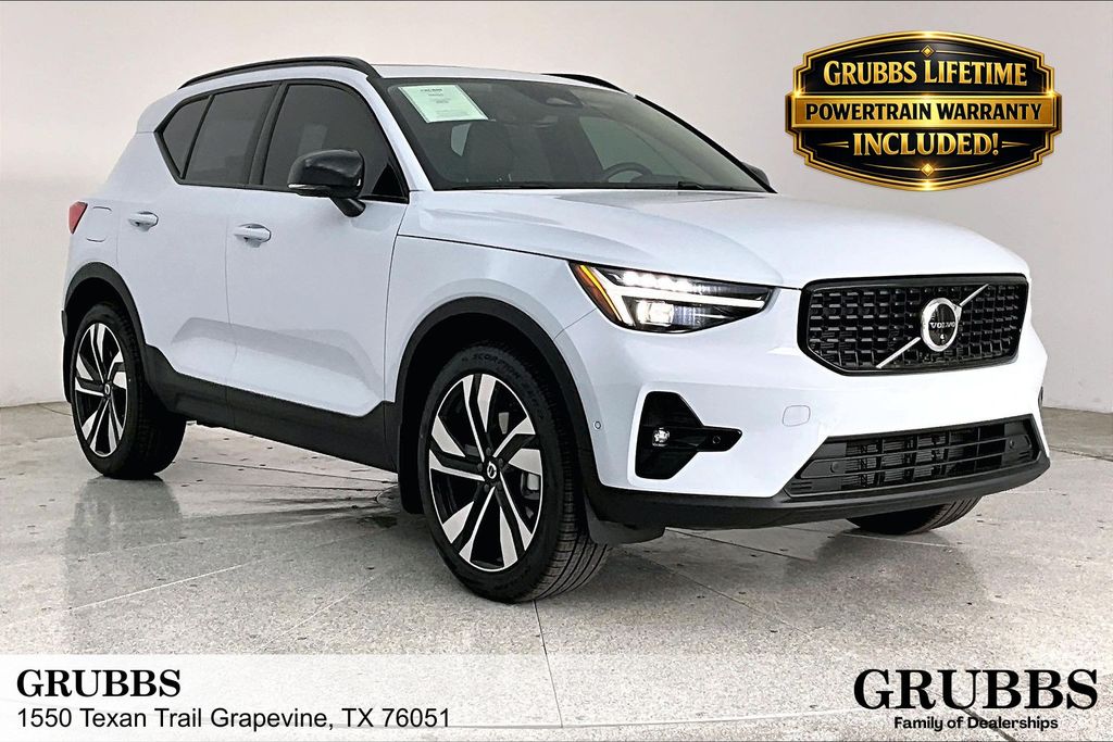 2026 Volvo XC40 B5 Plus Dark AWD's photo