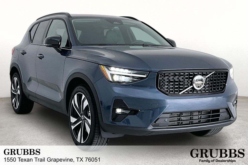 New 2026 Volvo XC40 B5 Ultra