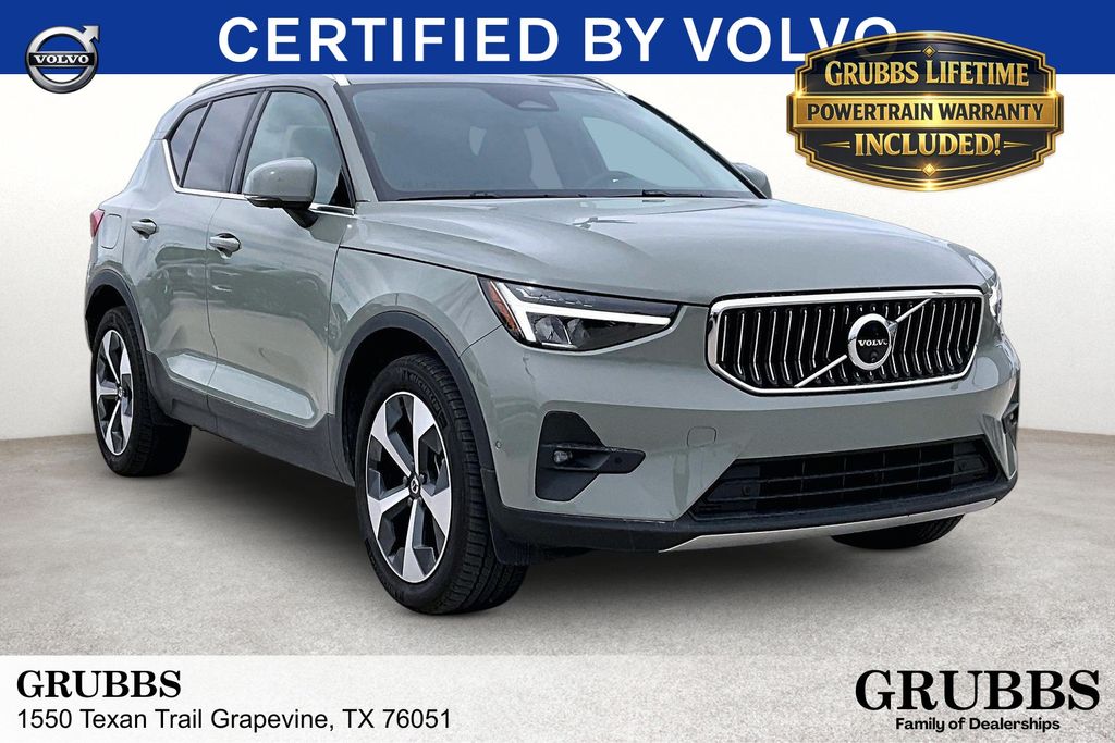 2025 Volvo XC40 B5 Plus Bright AWD's photo
