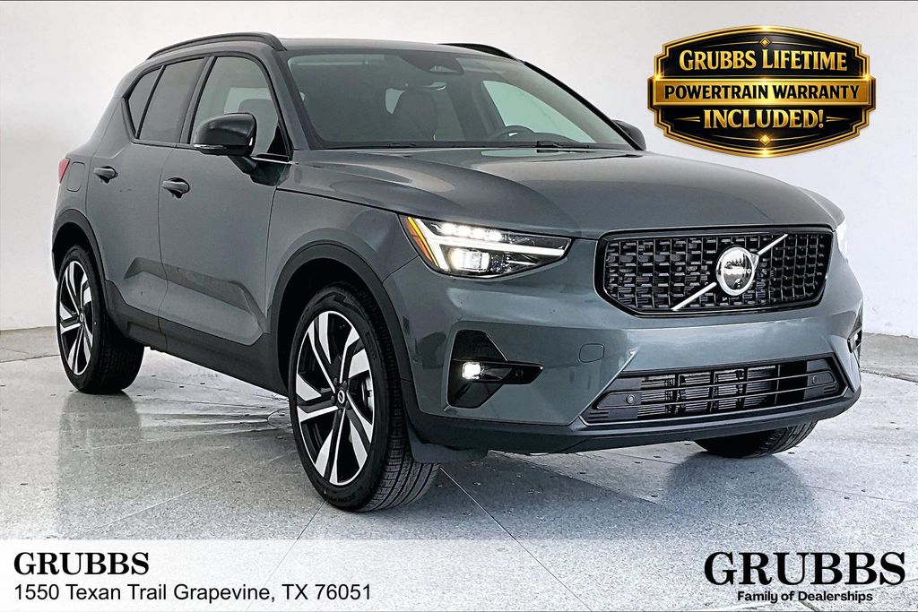 2026 Volvo XC40 B5 Plus Dark AWD's photo