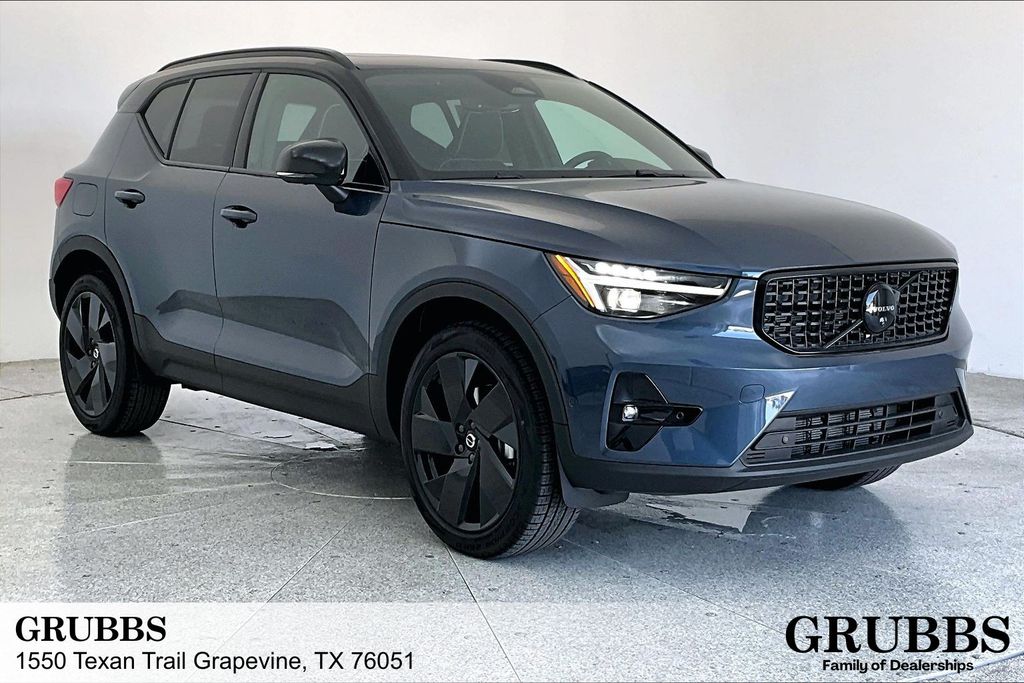 New 2026 Volvo XC40 B5 Ultra Black Edition