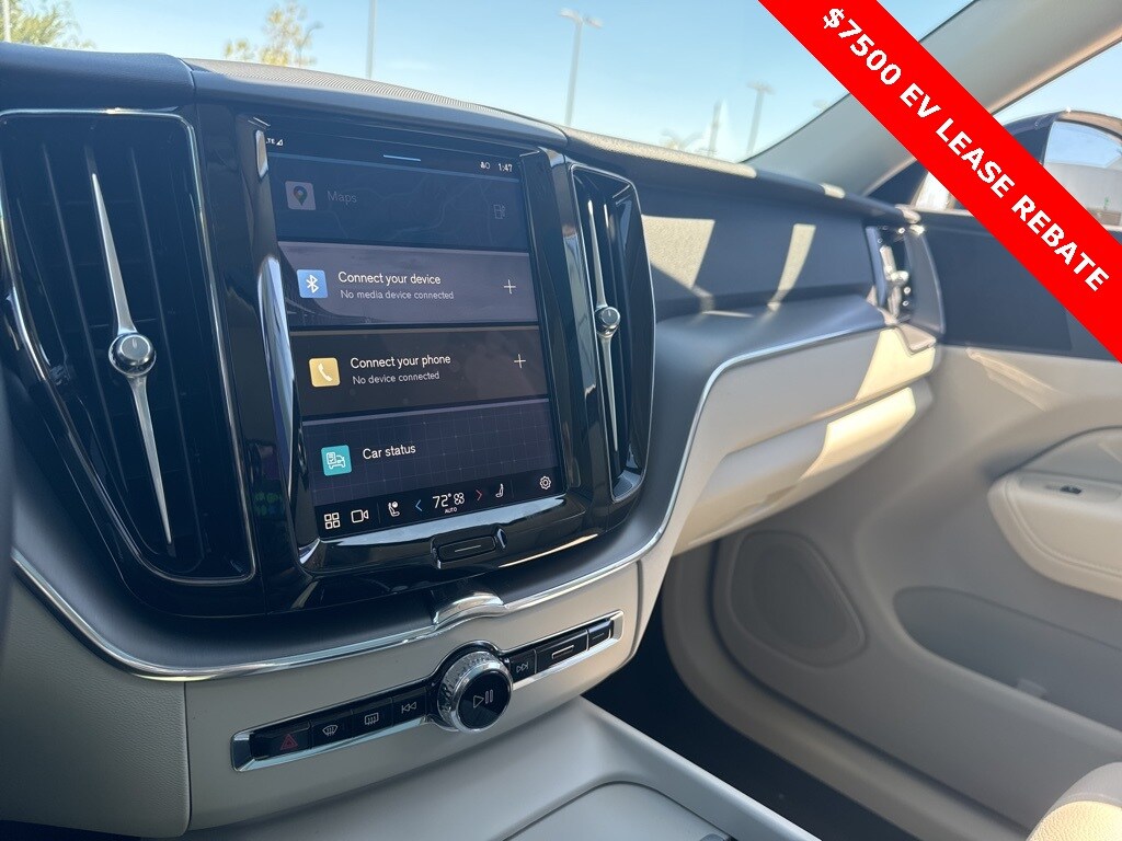 2025 Volvo XC60 T8 Core photo 4
