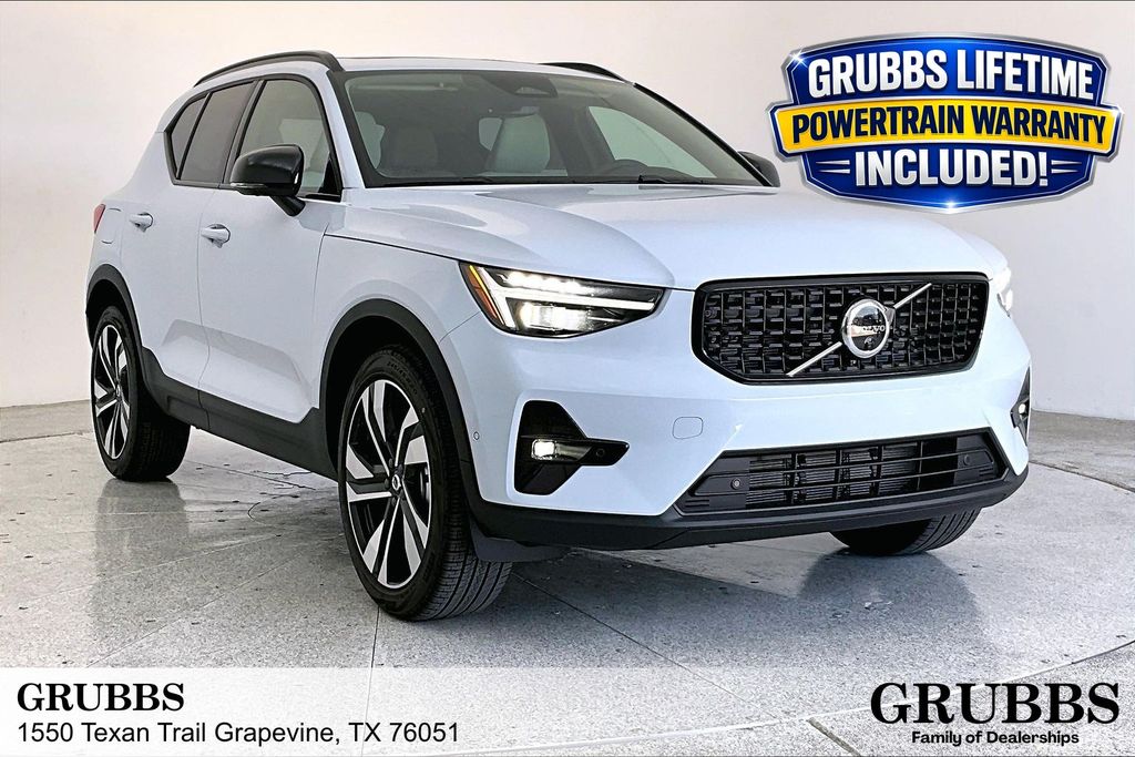 2026 Volvo XC40 B5 Ultra Dark AWD's photo