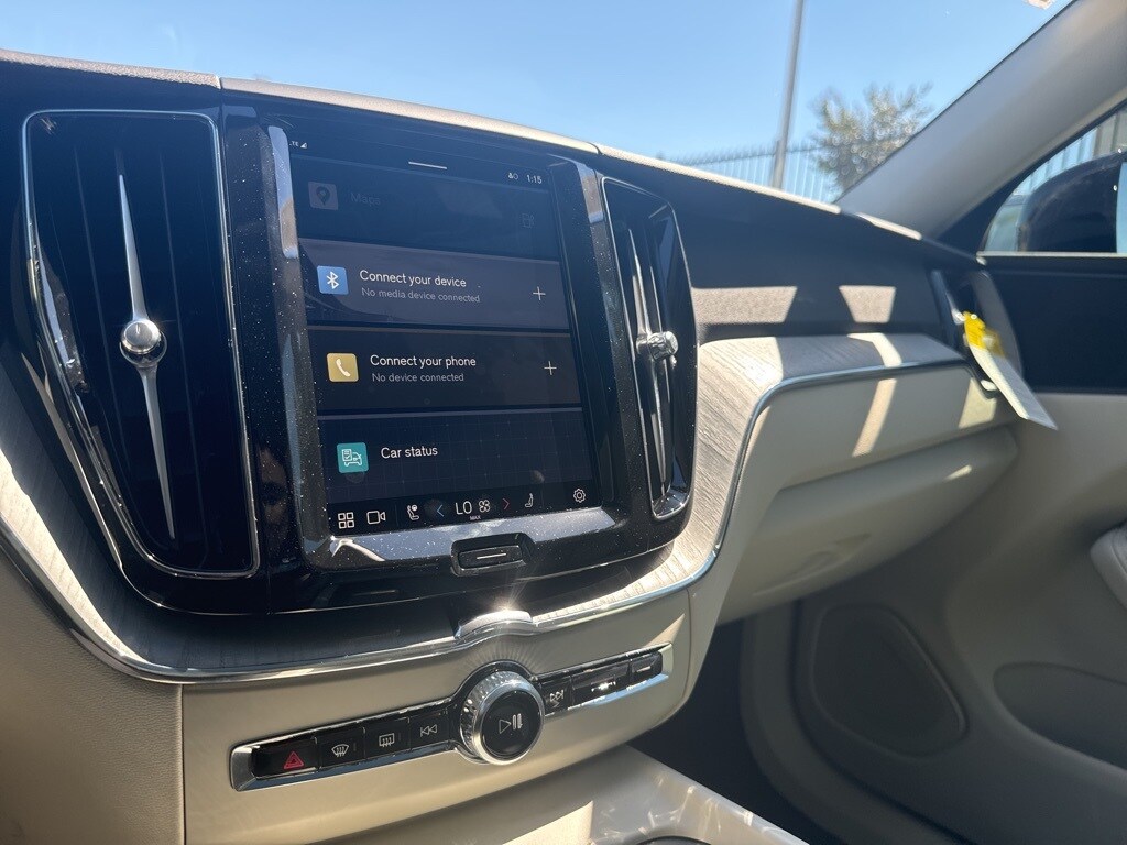 2025 Volvo XC60 Hybrid T8 Plus photo 4