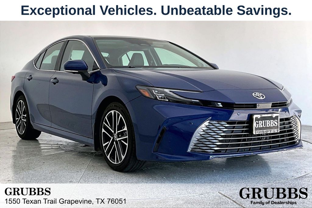 2025 Toyota Camry XLE Hybrid's photo