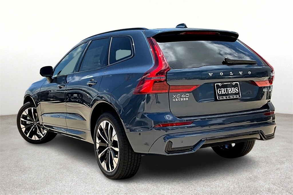 2026 Volvo XC60 B5 Plus photo 2